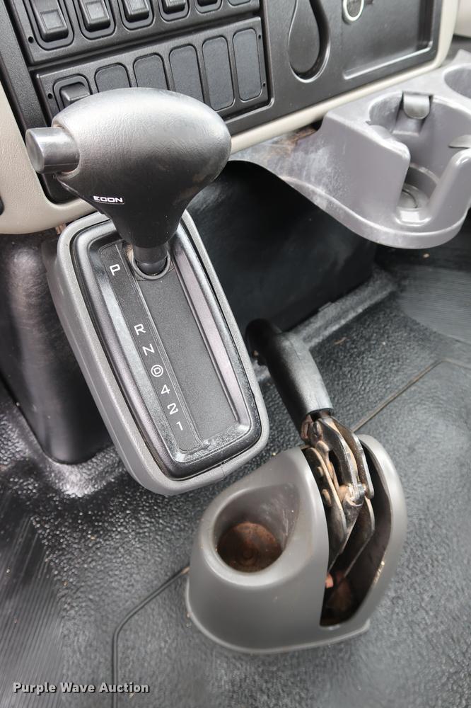 image for item DG3406 2013 International TerraStar flatbed truck