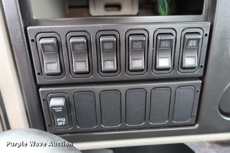 image for item DG3406 2013 International TerraStar flatbed truck