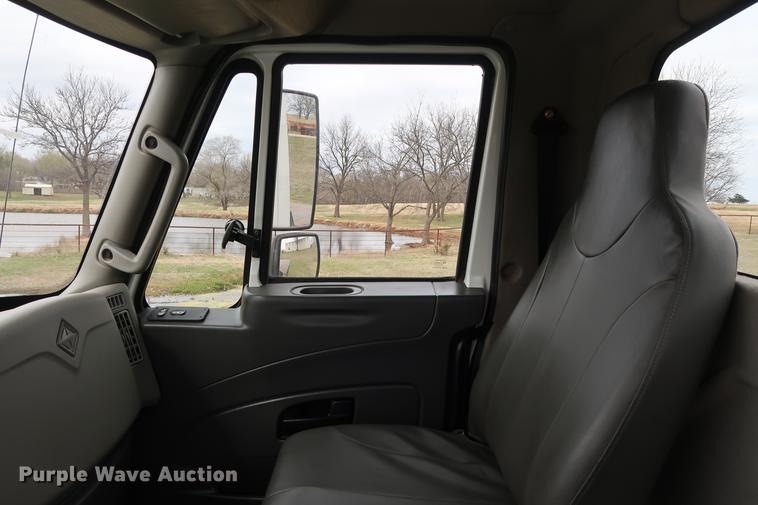 image for item DG3406 2013 International TerraStar flatbed truck