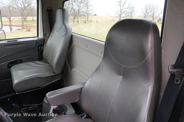 image for item DG3406 2013 International TerraStar flatbed truck