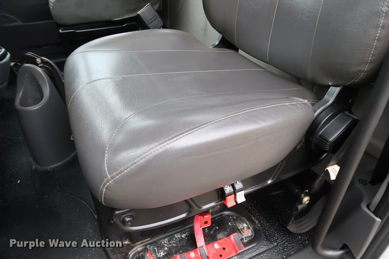 image for item DG3406 2013 International TerraStar flatbed truck