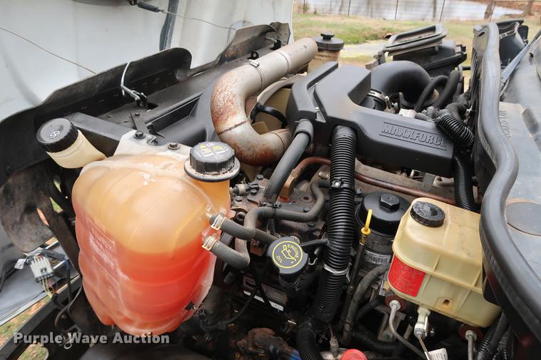 image for item DG3406 2013 International TerraStar flatbed truck