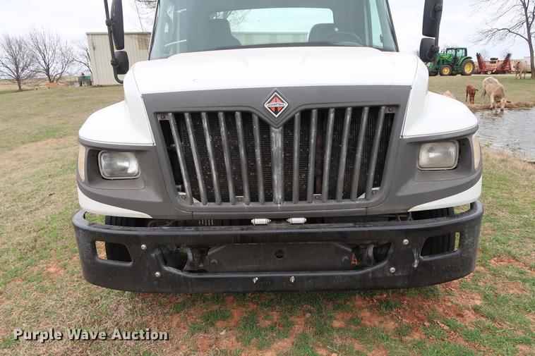 image for item DG3406 2013 International TerraStar flatbed truck