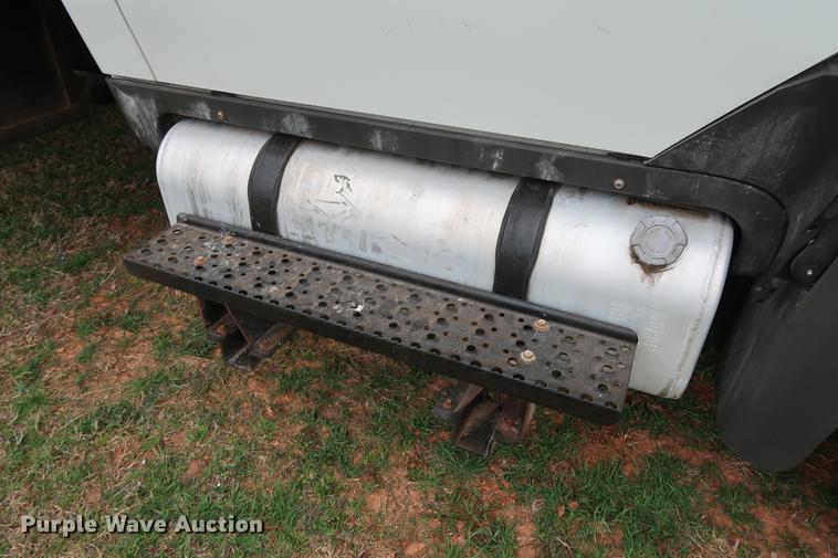 image for item DG3406 2013 International TerraStar flatbed truck