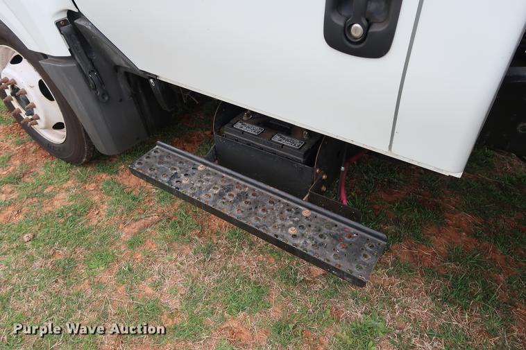 image for item DG3406 2013 International TerraStar flatbed truck