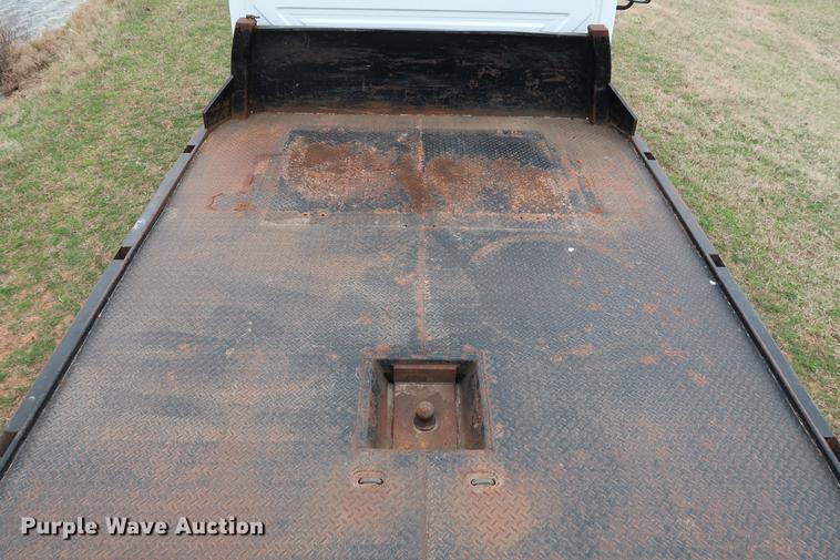 image for item DG3406 2013 International TerraStar flatbed truck