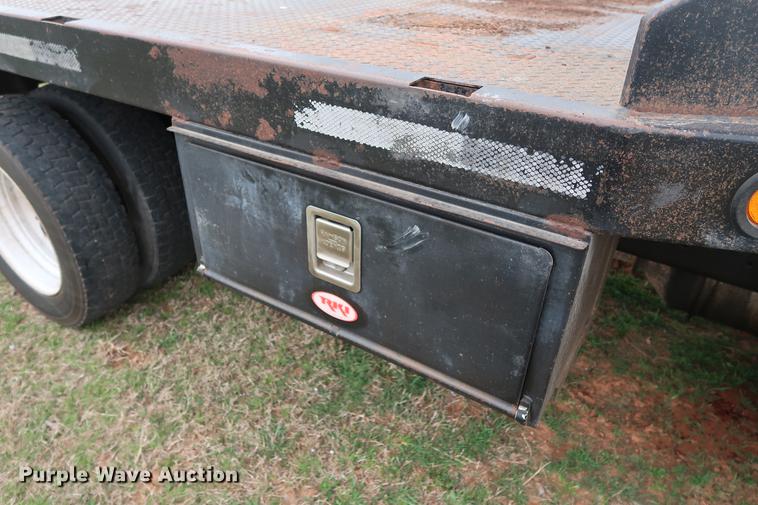 image for item DG3406 2013 International TerraStar flatbed truck