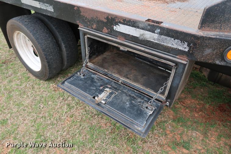 image for item DG3406 2013 International TerraStar flatbed truck