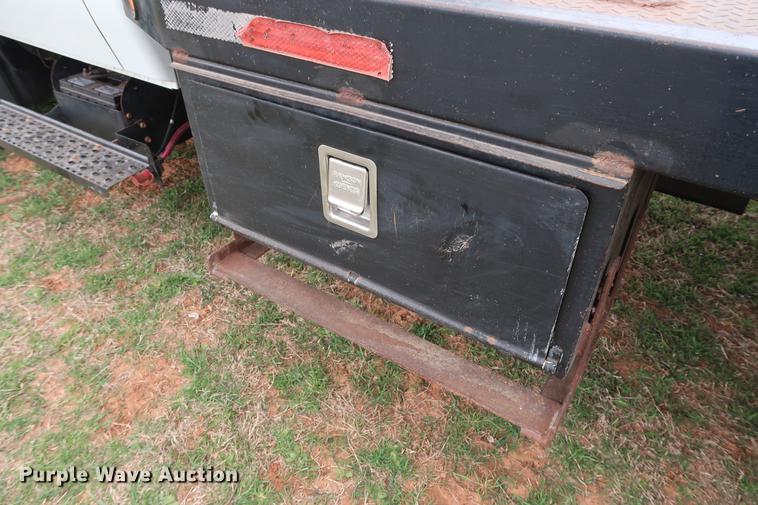 image for item DG3406 2013 International TerraStar flatbed truck