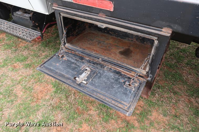 image for item DG3406 2013 International TerraStar flatbed truck