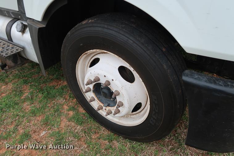 image for item DG3406 2013 International TerraStar flatbed truck