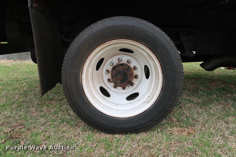 image for item DG3406 2013 International TerraStar flatbed truck