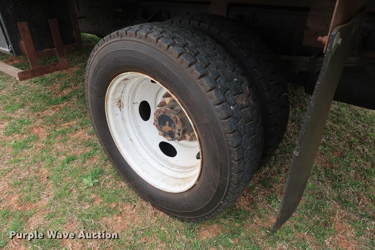 image for item DG3406 2013 International TerraStar flatbed truck