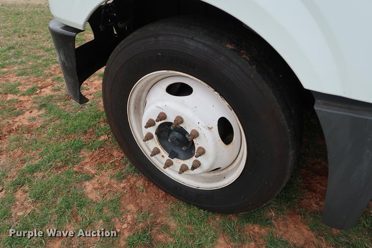 image for item DG3406 2013 International TerraStar flatbed truck