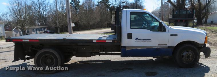 image for item DG3913 2000 Ford F350 Super Duty XL flatbed pickup truck