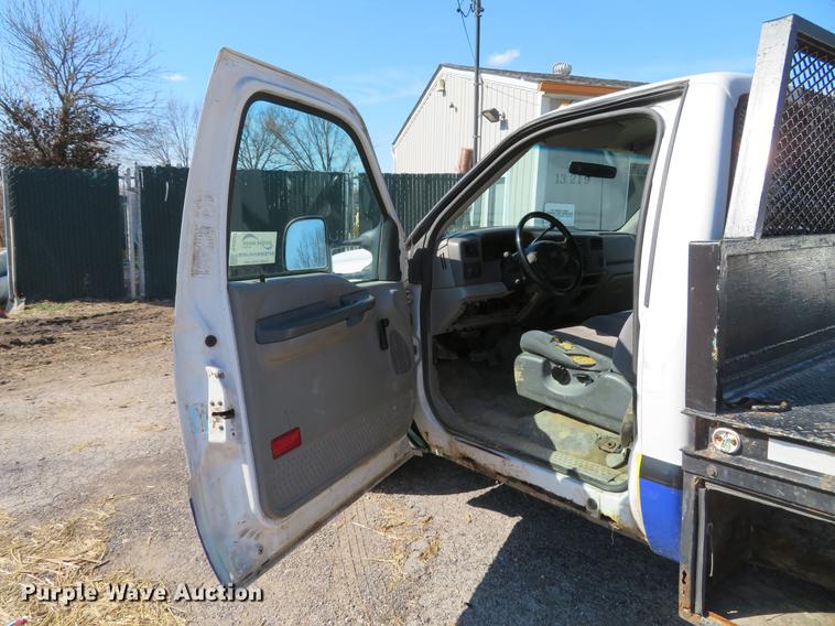 image for item DG3913 2000 Ford F350 Super Duty XL flatbed pickup truck