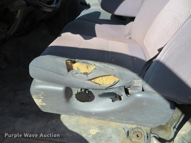 image for item DG3913 2000 Ford F350 Super Duty XL flatbed pickup truck