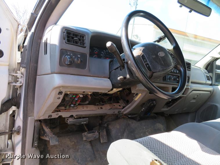 image for item DG3913 2000 Ford F350 Super Duty XL flatbed pickup truck