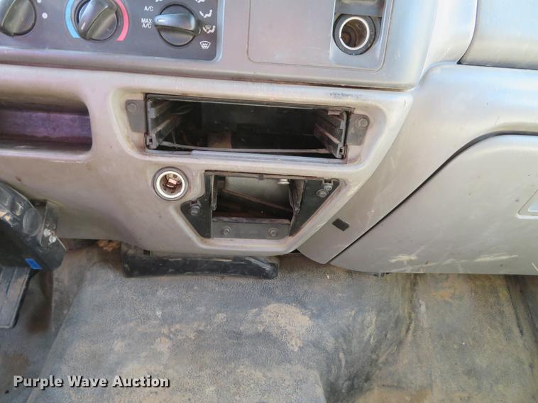 image for item DG3913 2000 Ford F350 Super Duty XL flatbed pickup truck