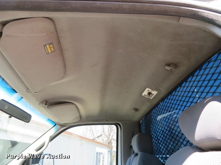 image for item DG3913 2000 Ford F350 Super Duty XL flatbed pickup truck