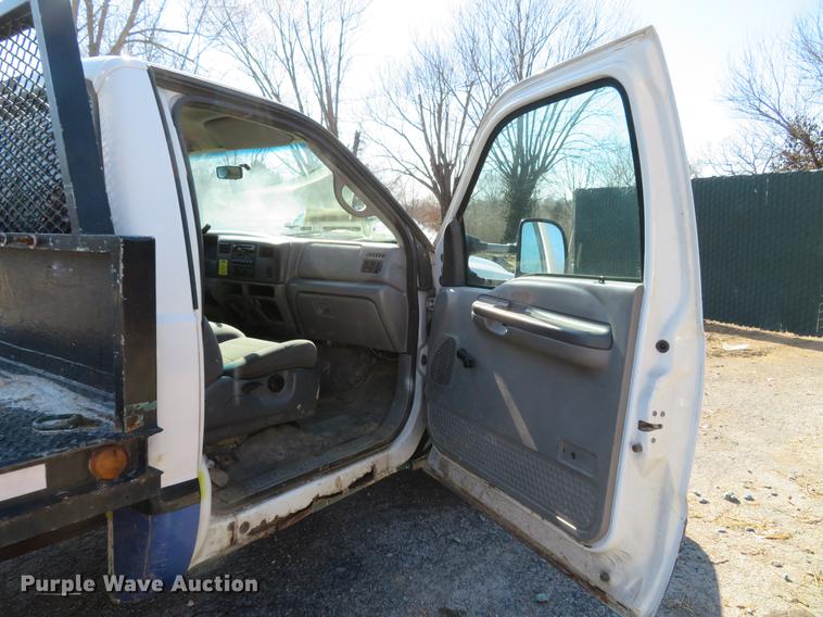 image for item DG3913 2000 Ford F350 Super Duty XL flatbed pickup truck