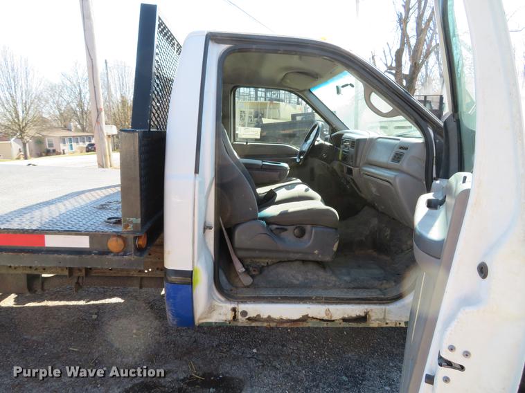 image for item DG3913 2000 Ford F350 Super Duty XL flatbed pickup truck