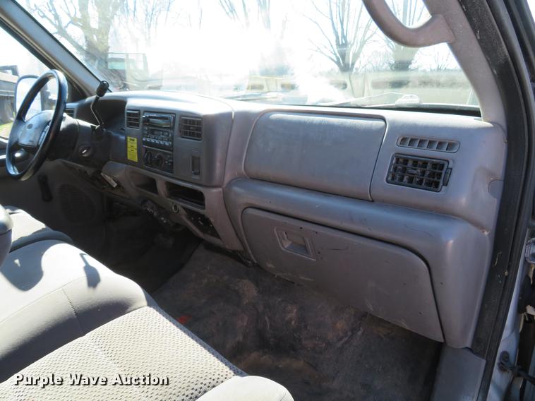 image for item DG3913 2000 Ford F350 Super Duty XL flatbed pickup truck