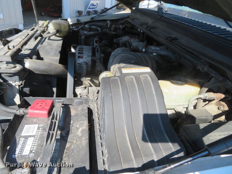 image for item DG3913 2000 Ford F350 Super Duty XL flatbed pickup truck