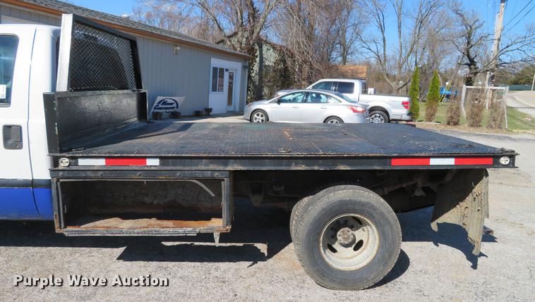 image for item DG3913 2000 Ford F350 Super Duty XL flatbed pickup truck