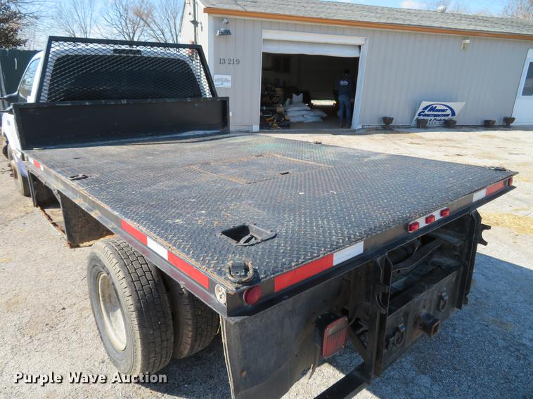 image for item DG3913 2000 Ford F350 Super Duty XL flatbed pickup truck