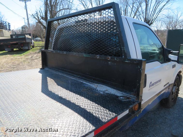 image for item DG3913 2000 Ford F350 Super Duty XL flatbed pickup truck