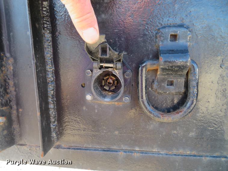 image for item DG3913 2000 Ford F350 Super Duty XL flatbed pickup truck