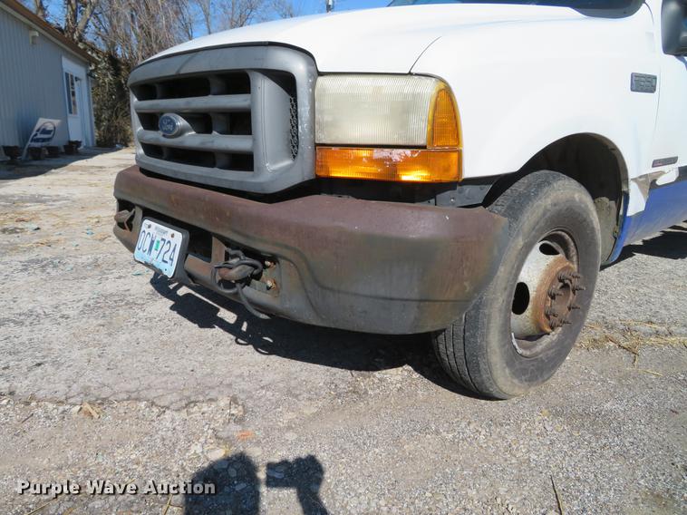 image for item DG3913 2000 Ford F350 Super Duty XL flatbed pickup truck