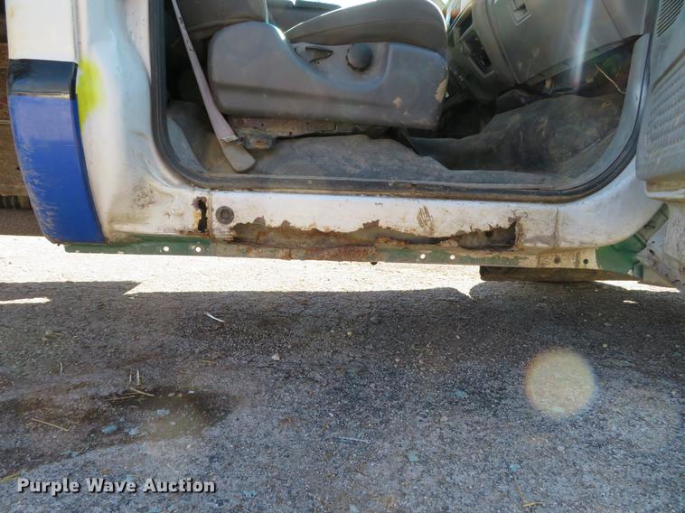 image for item DG3913 2000 Ford F350 Super Duty XL flatbed pickup truck