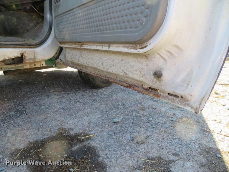 image for item DG3913 2000 Ford F350 Super Duty XL flatbed pickup truck