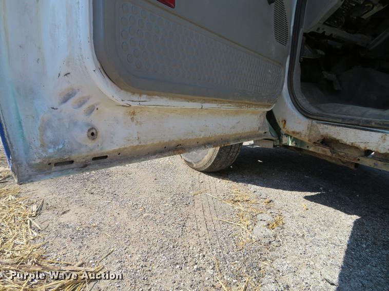 image for item DG3913 2000 Ford F350 Super Duty XL flatbed pickup truck