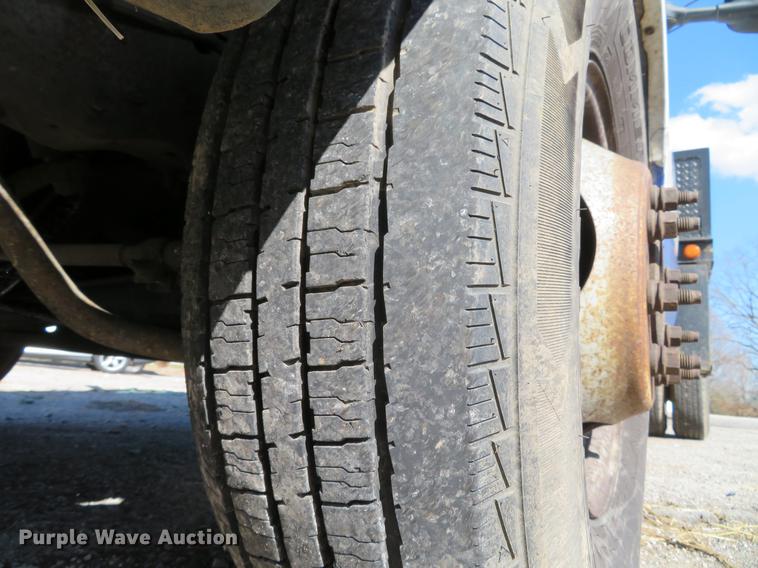 image for item DG3913 2000 Ford F350 Super Duty XL flatbed pickup truck