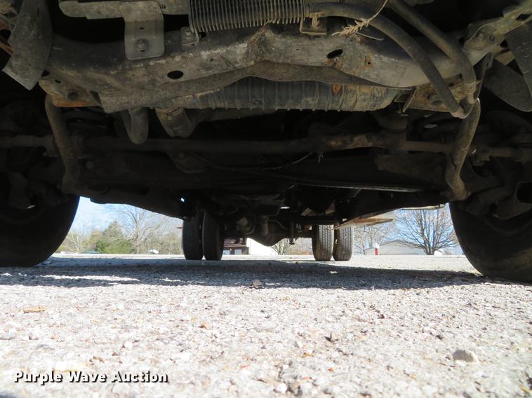 image for item DG3913 2000 Ford F350 Super Duty XL flatbed pickup truck