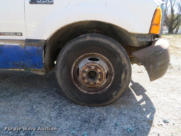 image for item DG3913 2000 Ford F350 Super Duty XL flatbed pickup truck