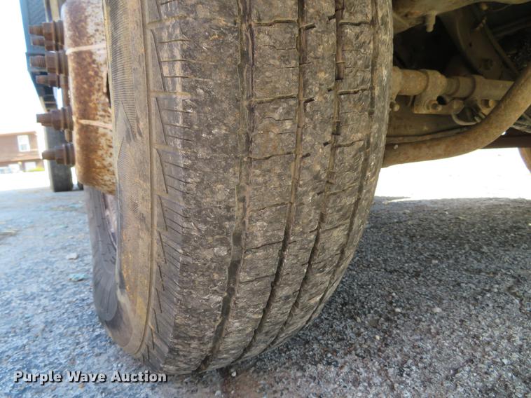 image for item DG3913 2000 Ford F350 Super Duty XL flatbed pickup truck