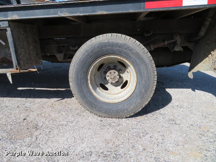 image for item DG3913 2000 Ford F350 Super Duty XL flatbed pickup truck