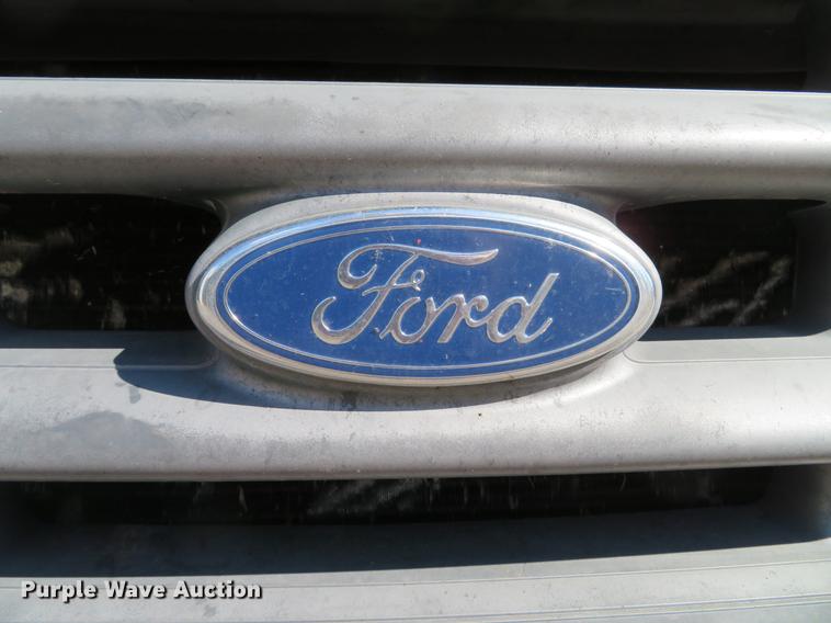 image for item DG3913 2000 Ford F350 Super Duty XL flatbed pickup truck