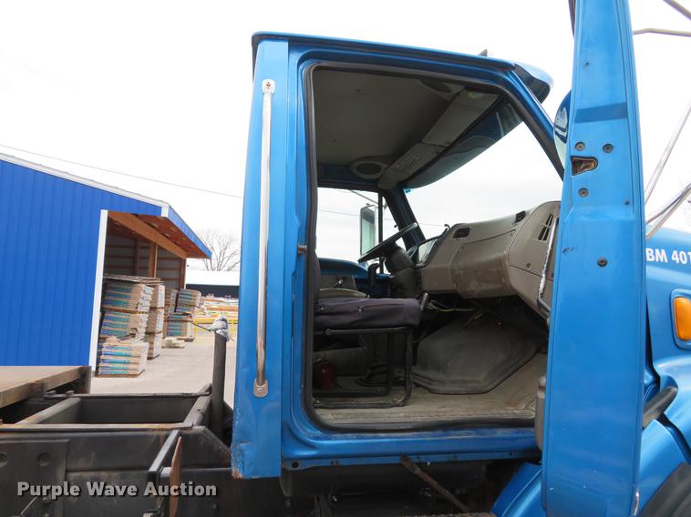 image for item DG3916 2003 Sterling L-Line flat bed truck