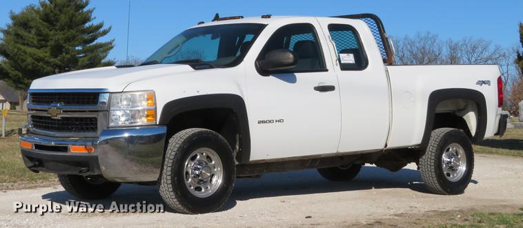 image for item DG3923 2010 Chevrolet Silverado 2500HD Ext. Cab pickup truck