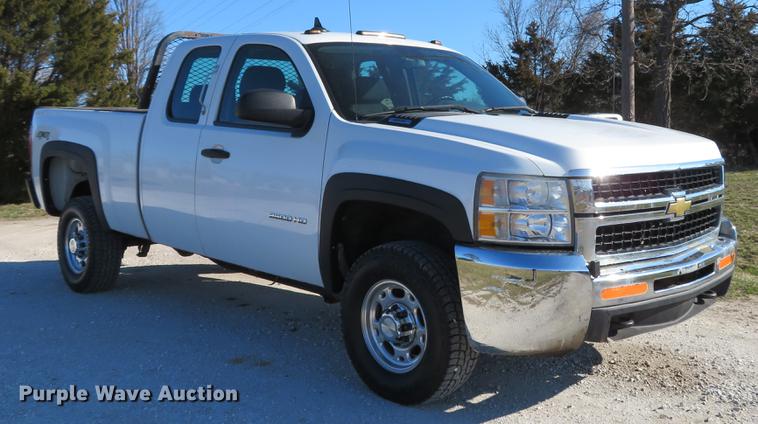 image for item DG3923 2010 Chevrolet Silverado 2500HD Ext. Cab pickup truck