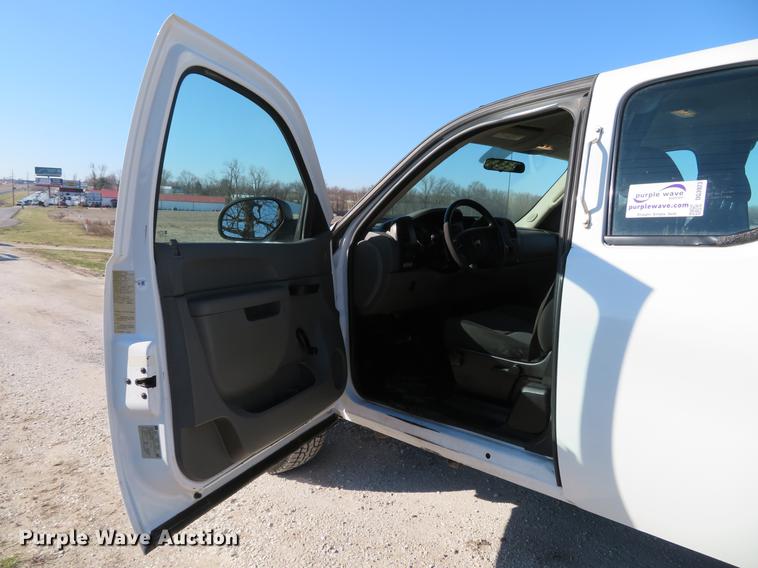 image for item DG3923 2010 Chevrolet Silverado 2500HD Ext. Cab pickup truck