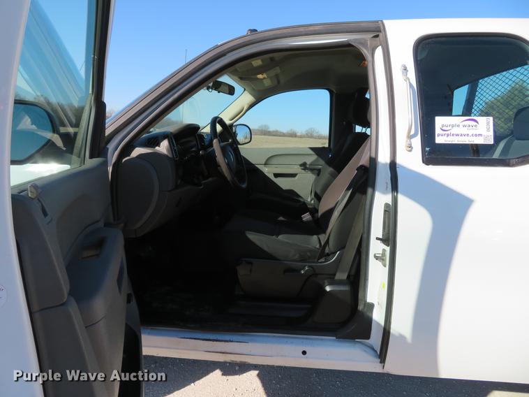 image for item DG3923 2010 Chevrolet Silverado 2500HD Ext. Cab pickup truck