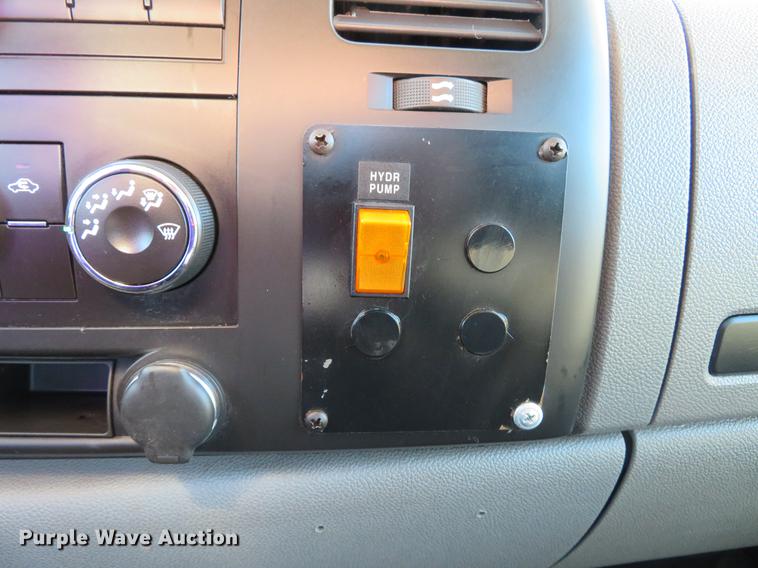 image for item DG3923 2010 Chevrolet Silverado 2500HD Ext. Cab pickup truck