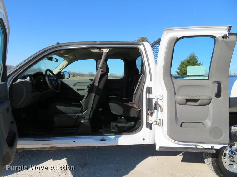 image for item DG3923 2010 Chevrolet Silverado 2500HD Ext. Cab pickup truck