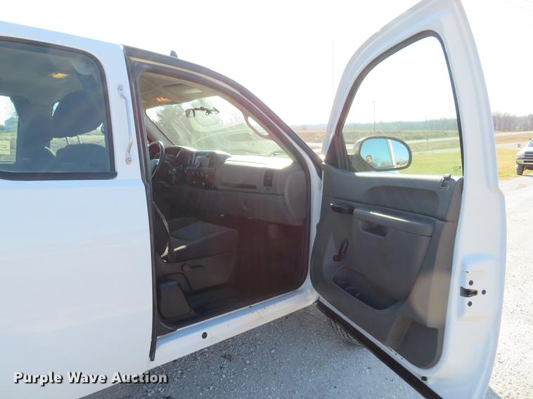 image for item DG3923 2010 Chevrolet Silverado 2500HD Ext. Cab pickup truck
